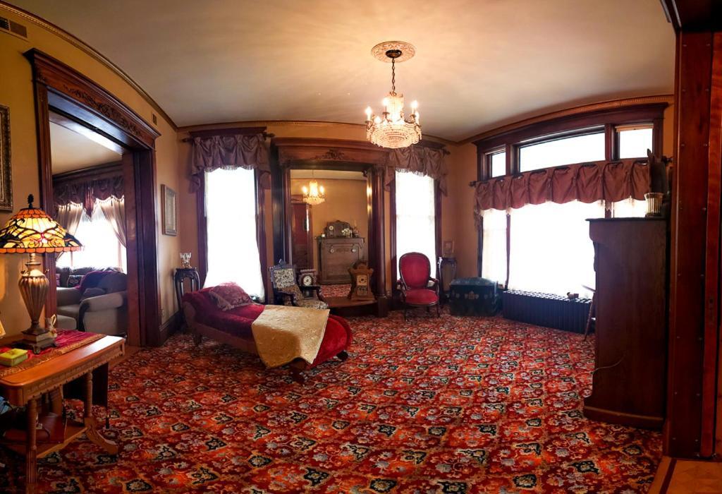 Linda Sue Manor Vandrarhem Sioux City Exteriör bild