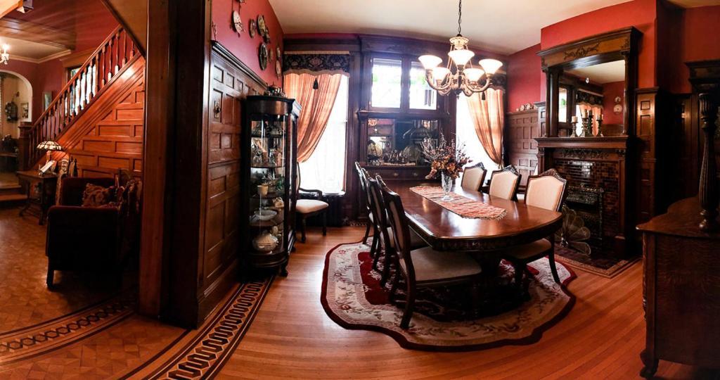 Linda Sue Manor Vandrarhem Sioux City Exteriör bild