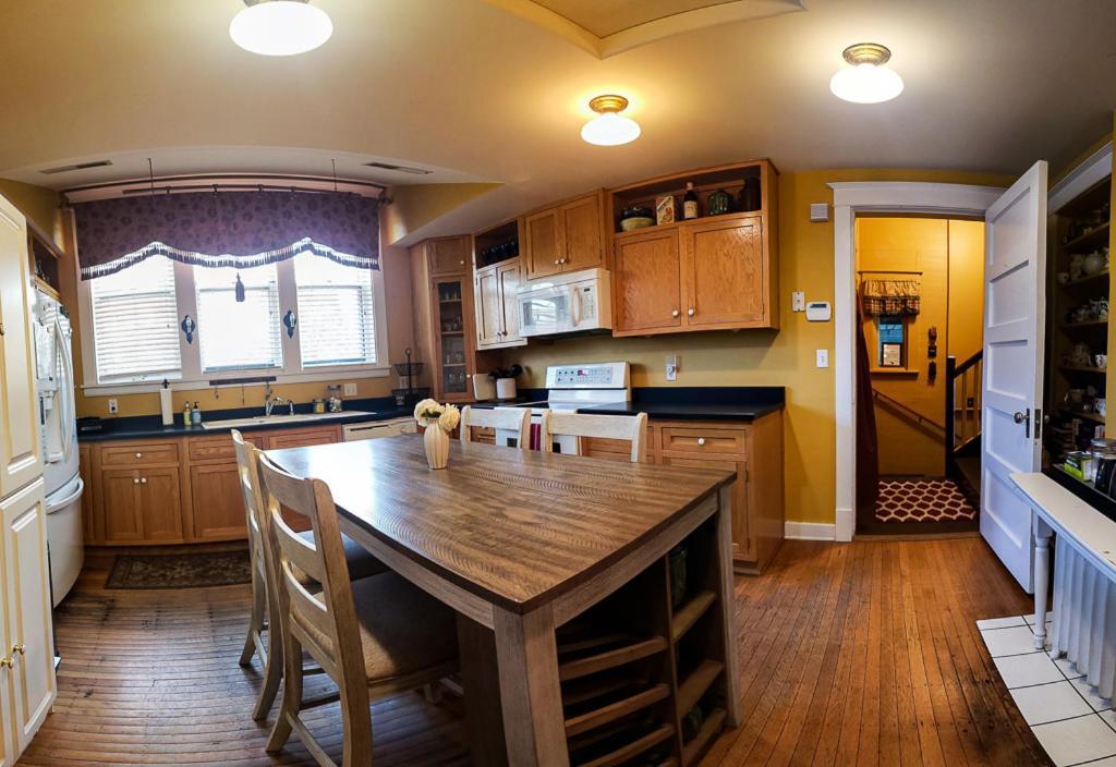 Linda Sue Manor Vandrarhem Sioux City Exteriör bild