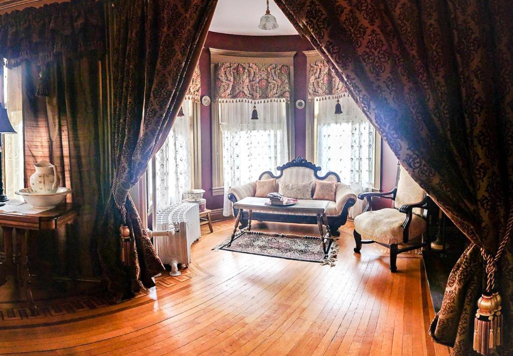 Linda Sue Manor Vandrarhem Sioux City Exteriör bild