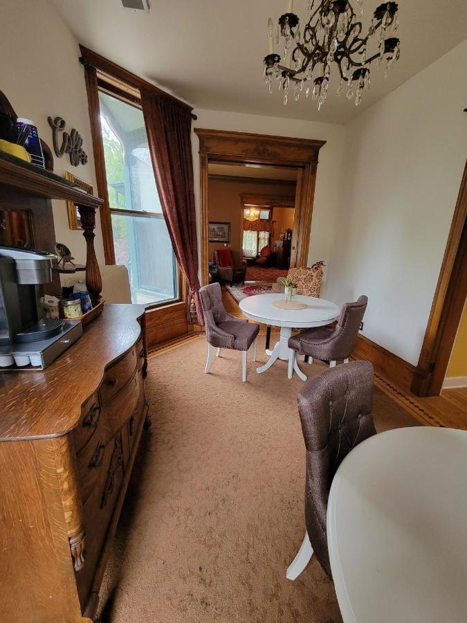 Linda Sue Manor Vandrarhem Sioux City Exteriör bild