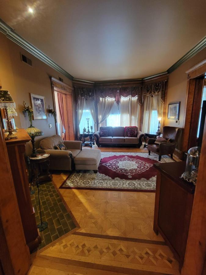 Linda Sue Manor Vandrarhem Sioux City Exteriör bild