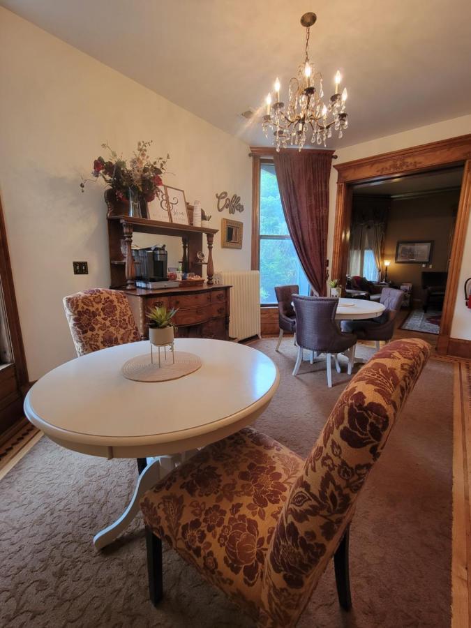 Linda Sue Manor Vandrarhem Sioux City Exteriör bild