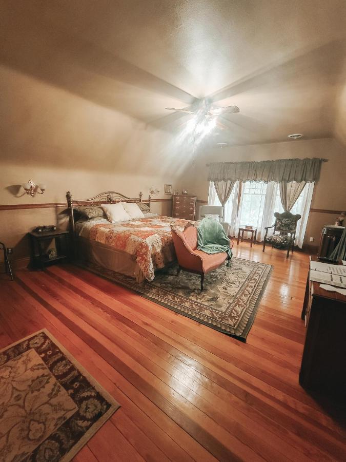 Linda Sue Manor Vandrarhem Sioux City Exteriör bild
