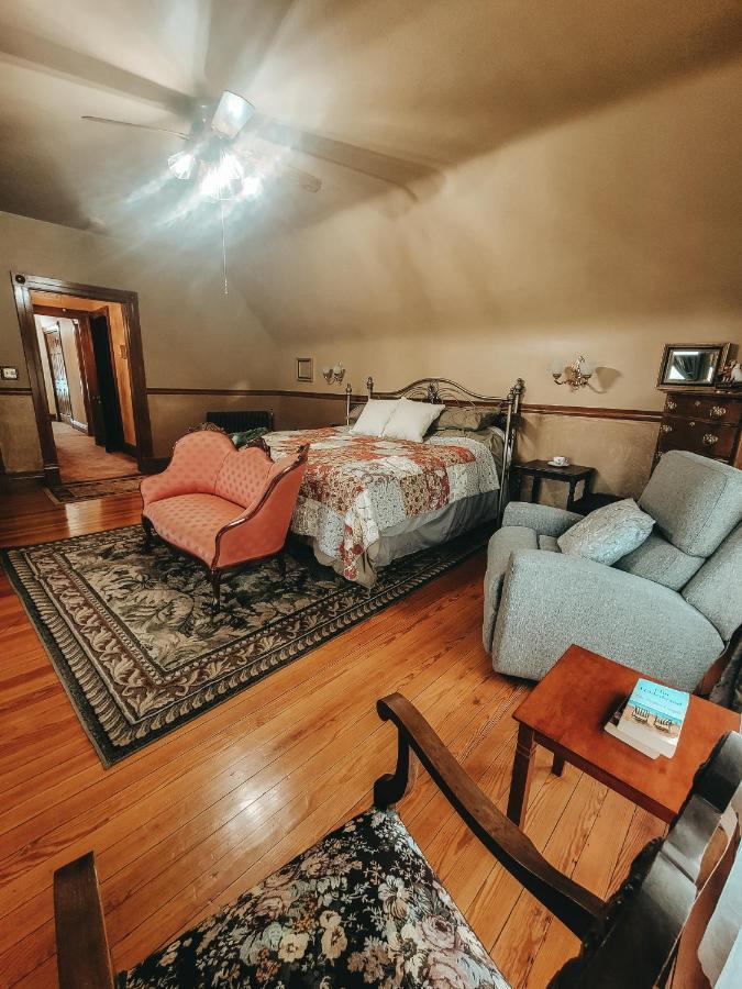 Linda Sue Manor Vandrarhem Sioux City Exteriör bild